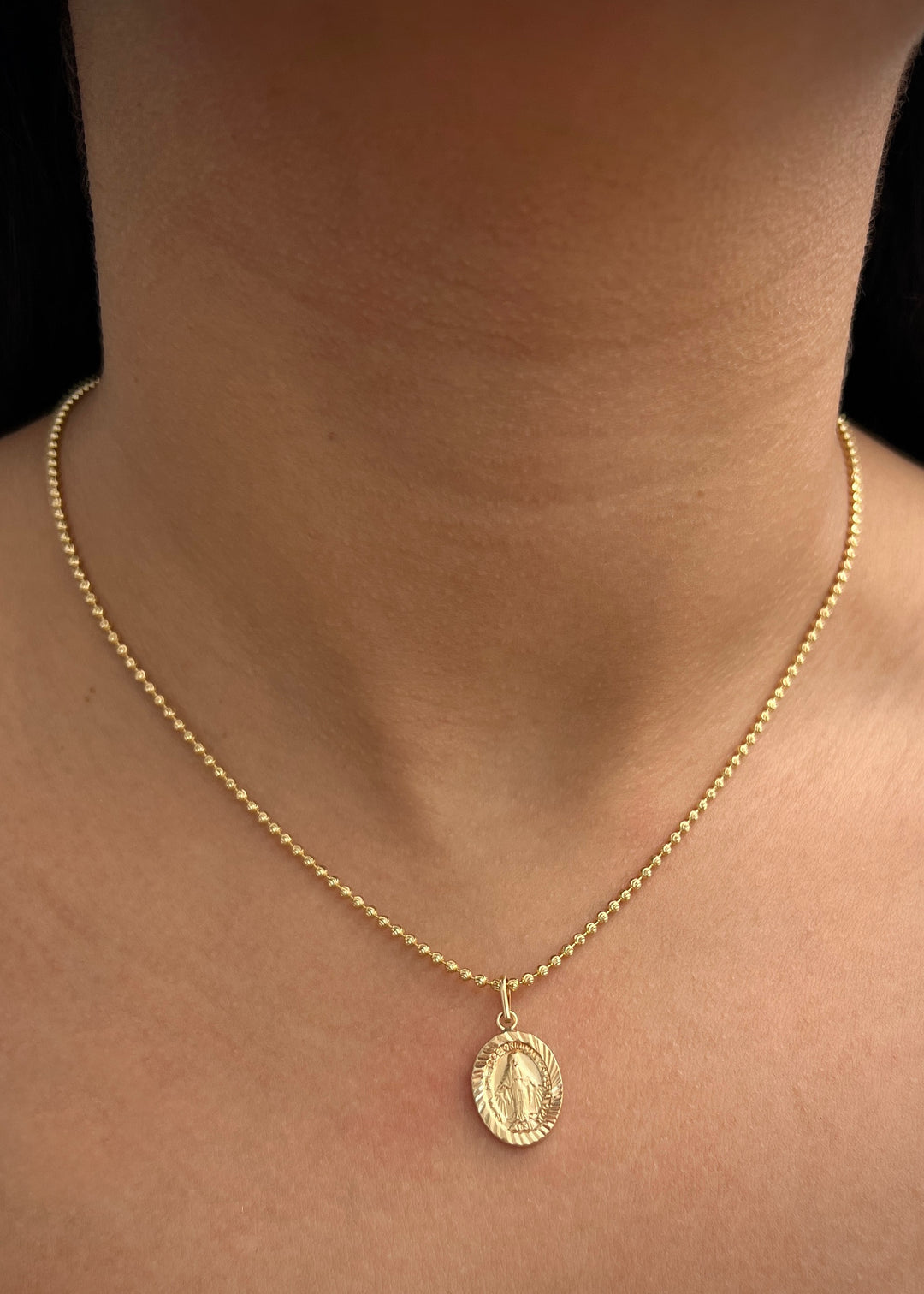 Dije virgen de la milagrosa 0.9gr / Largo 2.2cm — Oro Amarillo