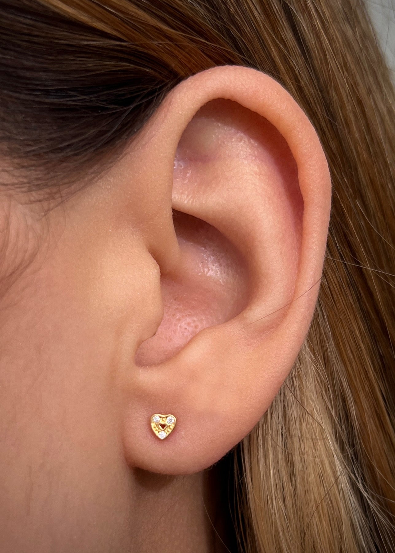 Topos corazon con swarovski blanco 0.7gr / Largo 0.4cm / Oro Amarillo Nac B