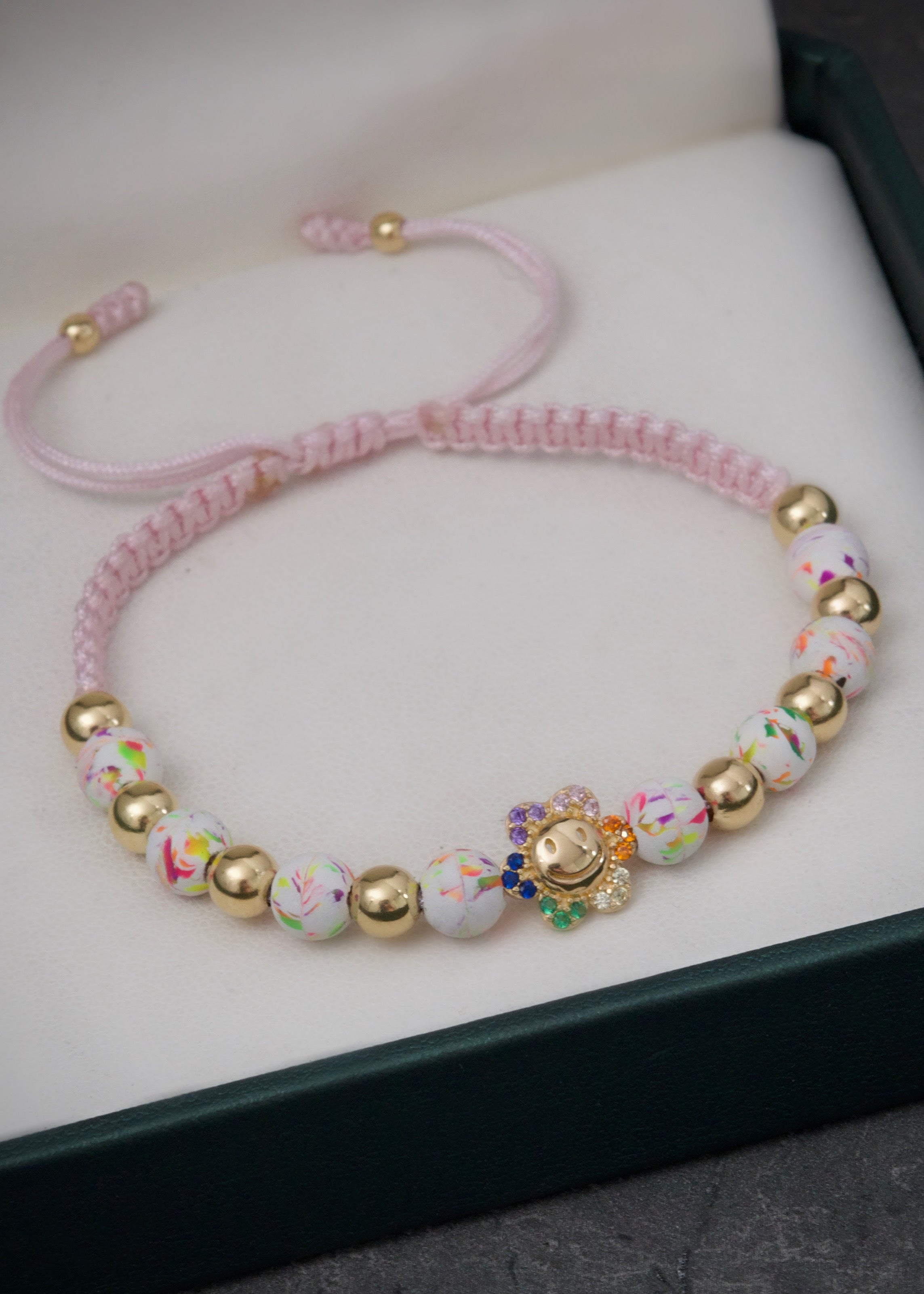 Pulsera en hilo rosado con herraje de flor 1.95gr / Oro Amarillo (Joya) M