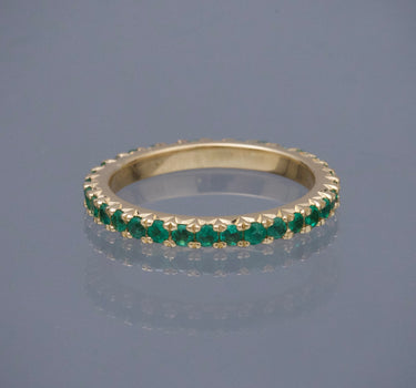 Anillo con 90pts de esmeralda 2.4gr / TALLA 4 3/4 / Oro Amarillo (Joya) P