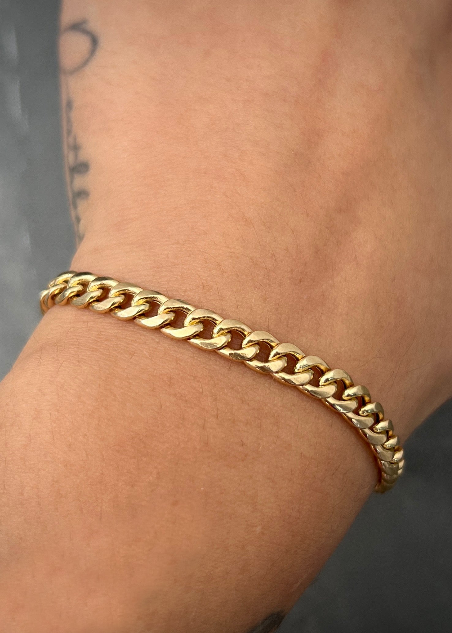 Pulso cubano 7.65gr / Largo 20.5cm / Oro Amarillo italy +3 M