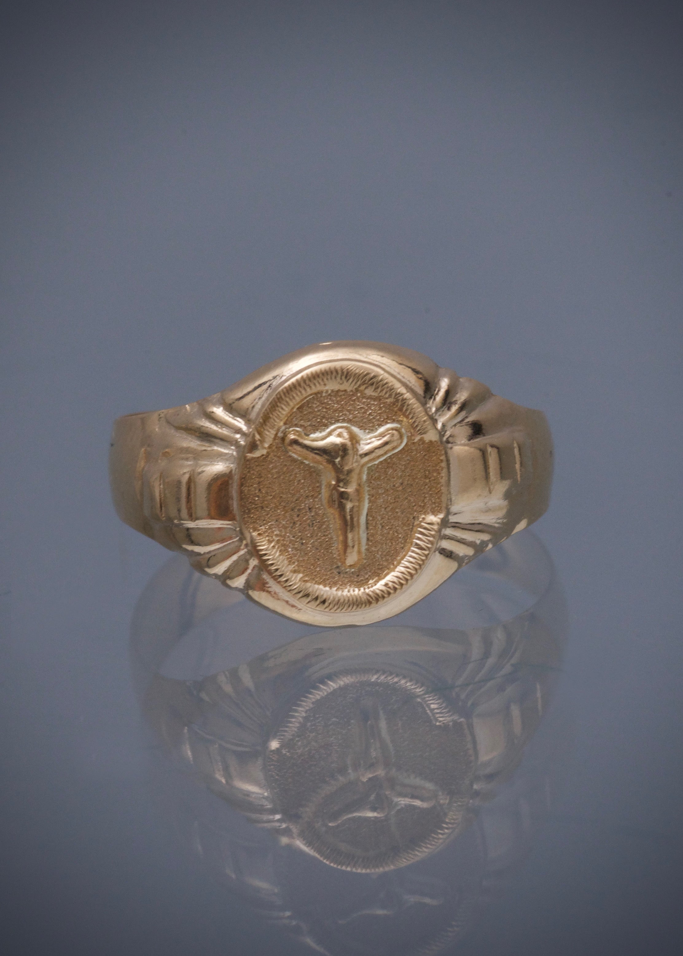 Anillo cristo 2gr / Talla 9 / Oro Amarillo Nac B