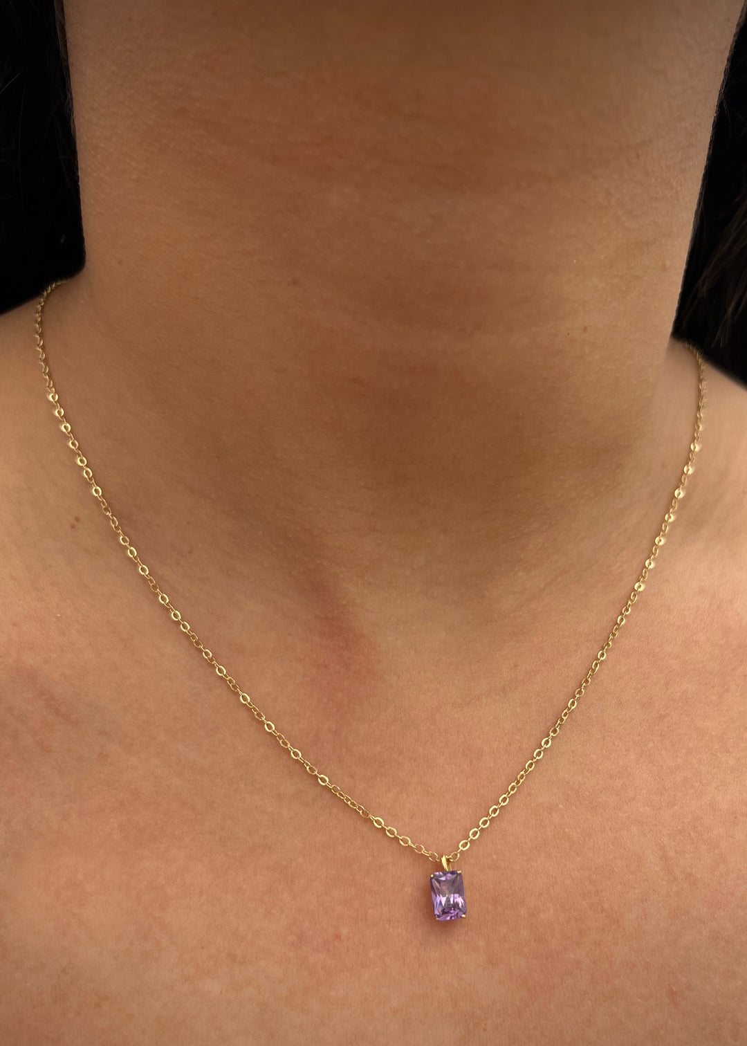 Dije con swarovski morado 0.55gr / Largo 1cm — Oro Amarillo