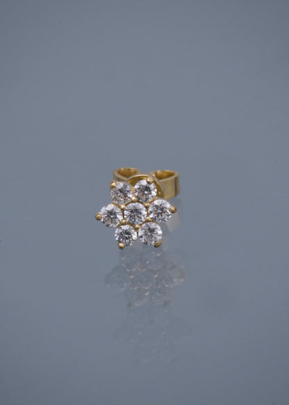 Topos flor con 18pts de diamante blanco 0.75gr / Largo 0.6cm / Oro Amarillo (Joya) M
