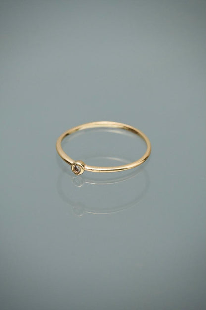 Solitario con swarovski blanco 0.75gr / Talla 6 — Oro Amarillo