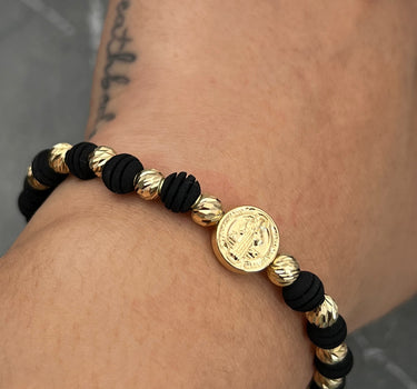 Pulsera en hilo negro con herraje san benito 1.95gr / Oro Amarillo (Joya) M