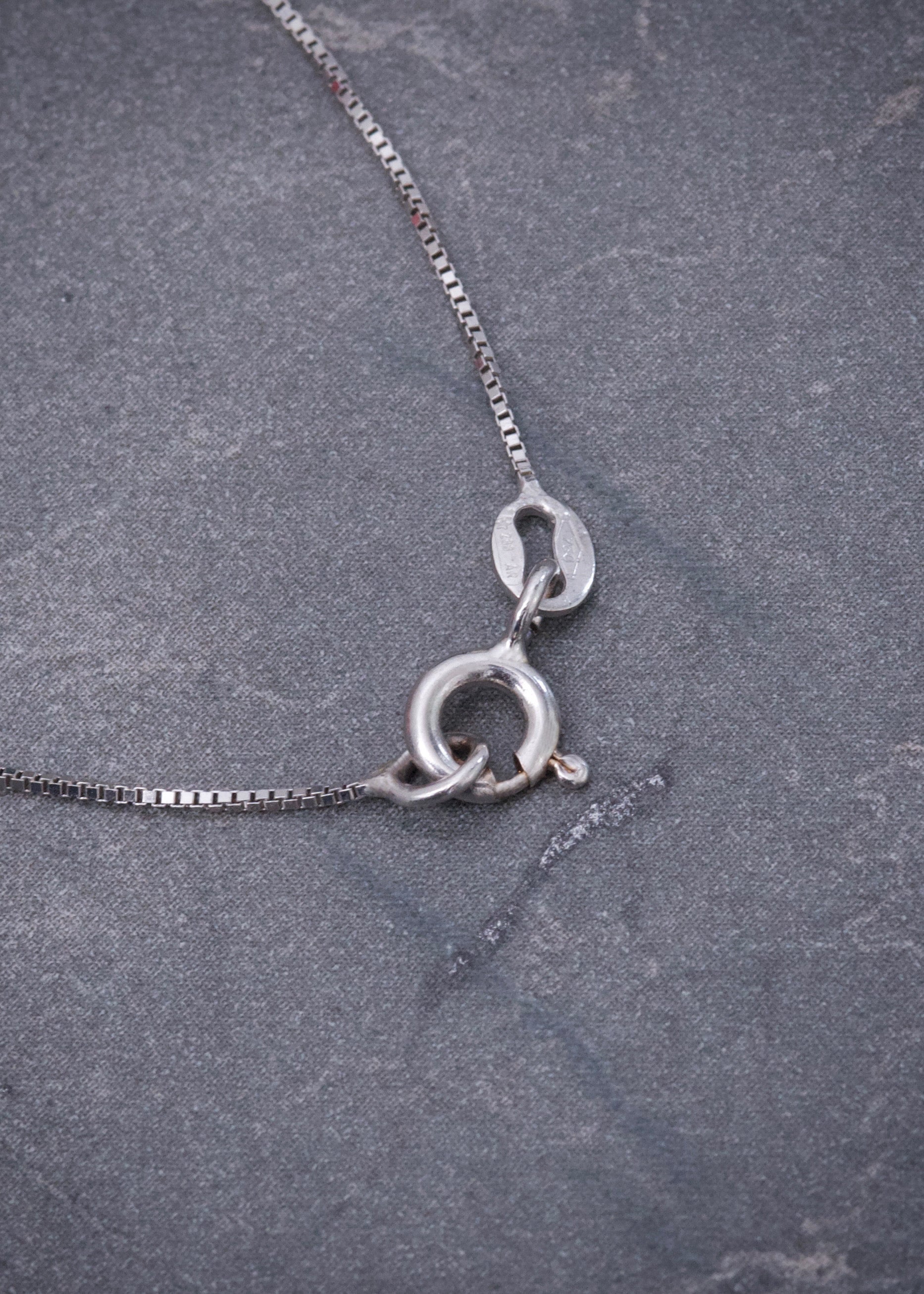 Set Cadena Veneciana Dije Lucky Blanco 2.7gr / Largo 45cm / Oro Blanco B