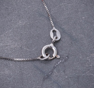 Set Cadena Veneciana Dije Lucky Blanco 2.4gr / Largo 50cm / Oro Blanco B