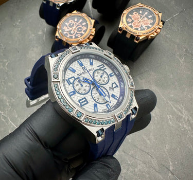 Reloj Bracarli Metal II. Oro Blanco 18k 7.8gr Con 1.80Qts (180Pts) De Diamante Azul Caja Blanca , Fondo Blanco Y Correa Azul M