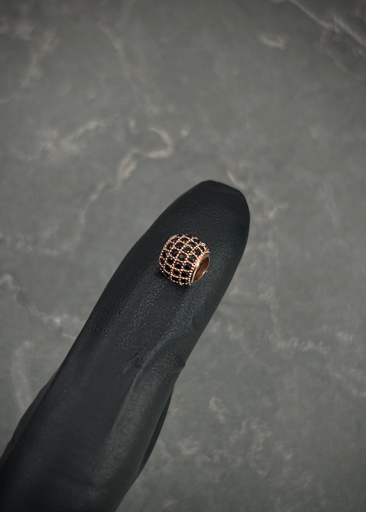 Herraje con swarovski negro 0.75gr / Largo 0.5cm / Oro Rosado Nac B