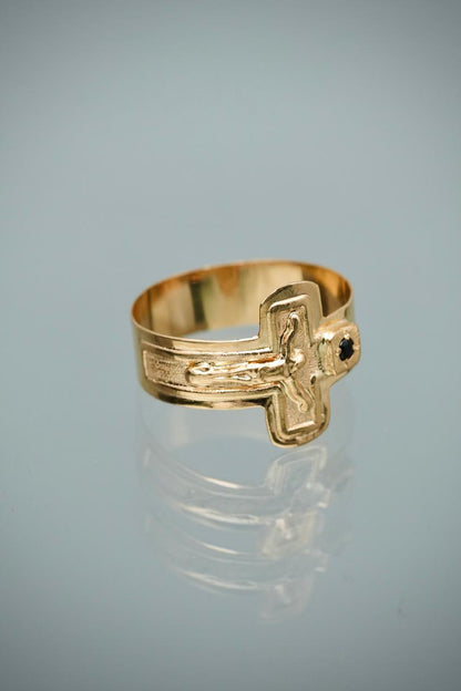 Anillo Cristo 1.4gr / Talla 8 1/4 — Oro Amarillo