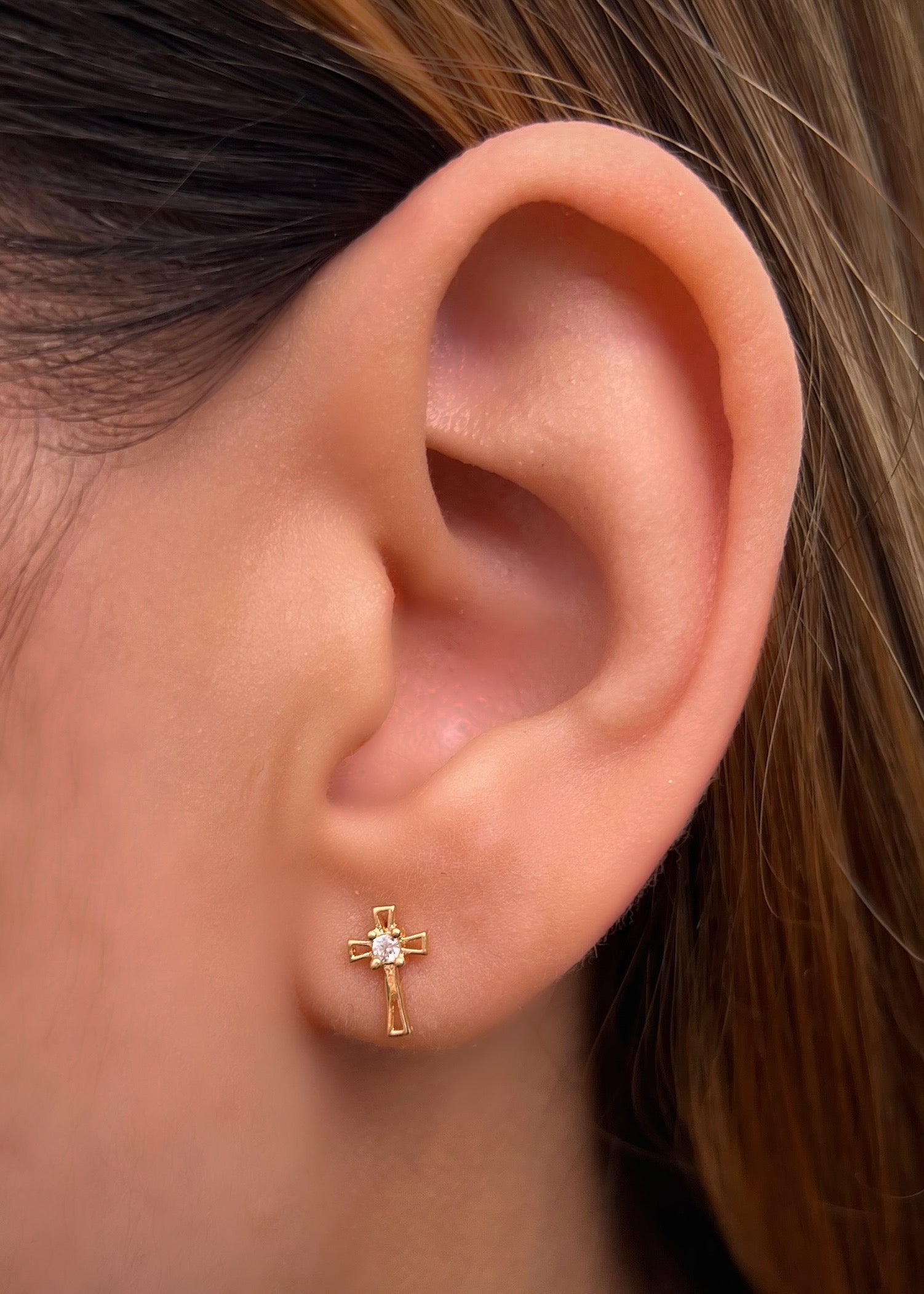 Topos cruz con swarovski blanco 0.75gr / Largo 0.9cm / Oro Amarillo Nac *