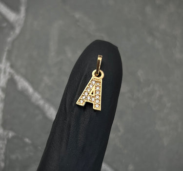 Dije letra A con swarovski blanco 0.75gr / Largo 1.5cm / Oro Amarillo Nac B