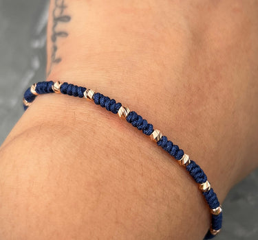 Pulsera en hilo azul con bolas diamantadas 0.85gr / Oro Rosado (Joya) M