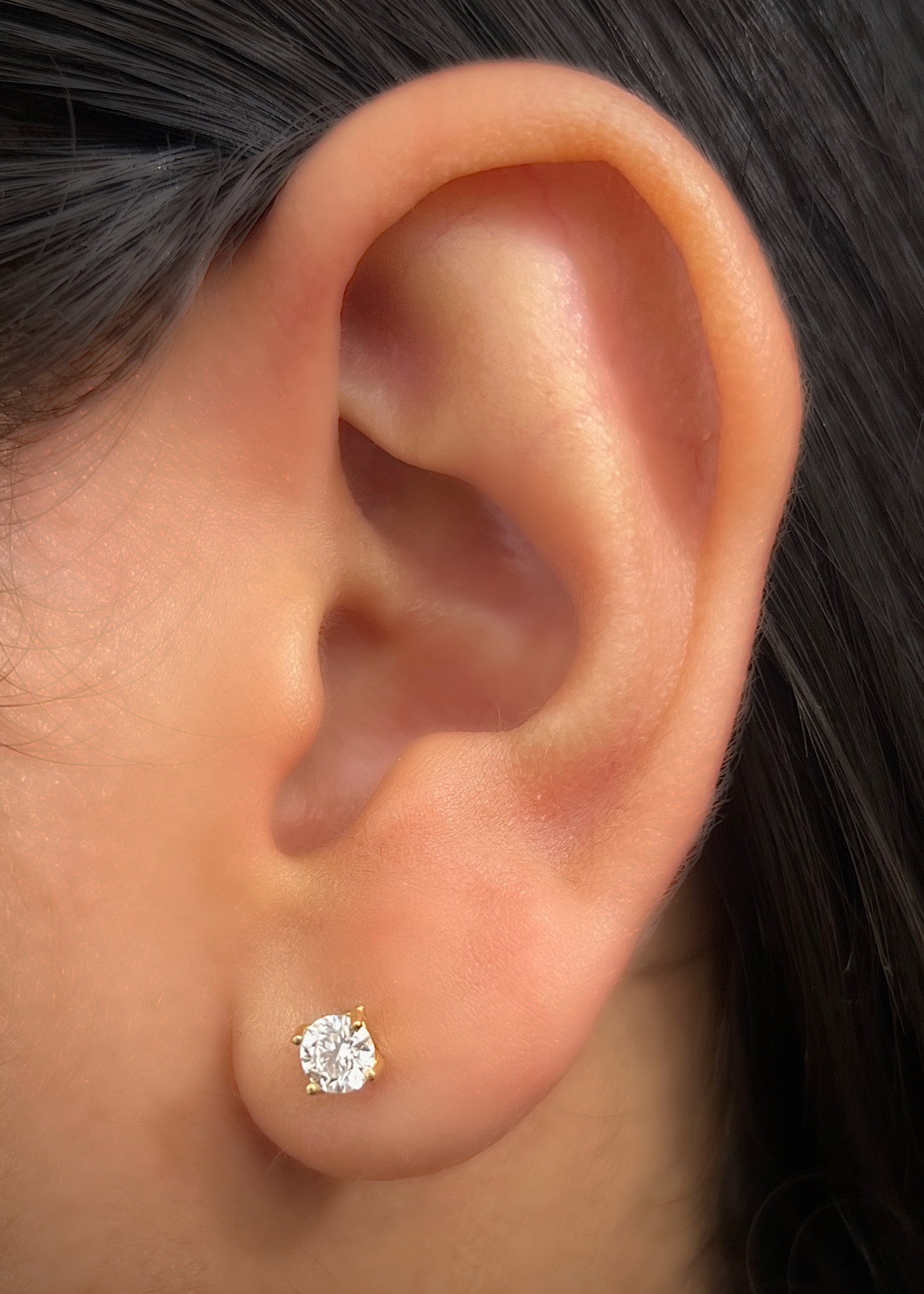 Topos con 64pts de diamante blanco 0.95gr / Largo 0,42cm /Oro Amarillo (Joya) B