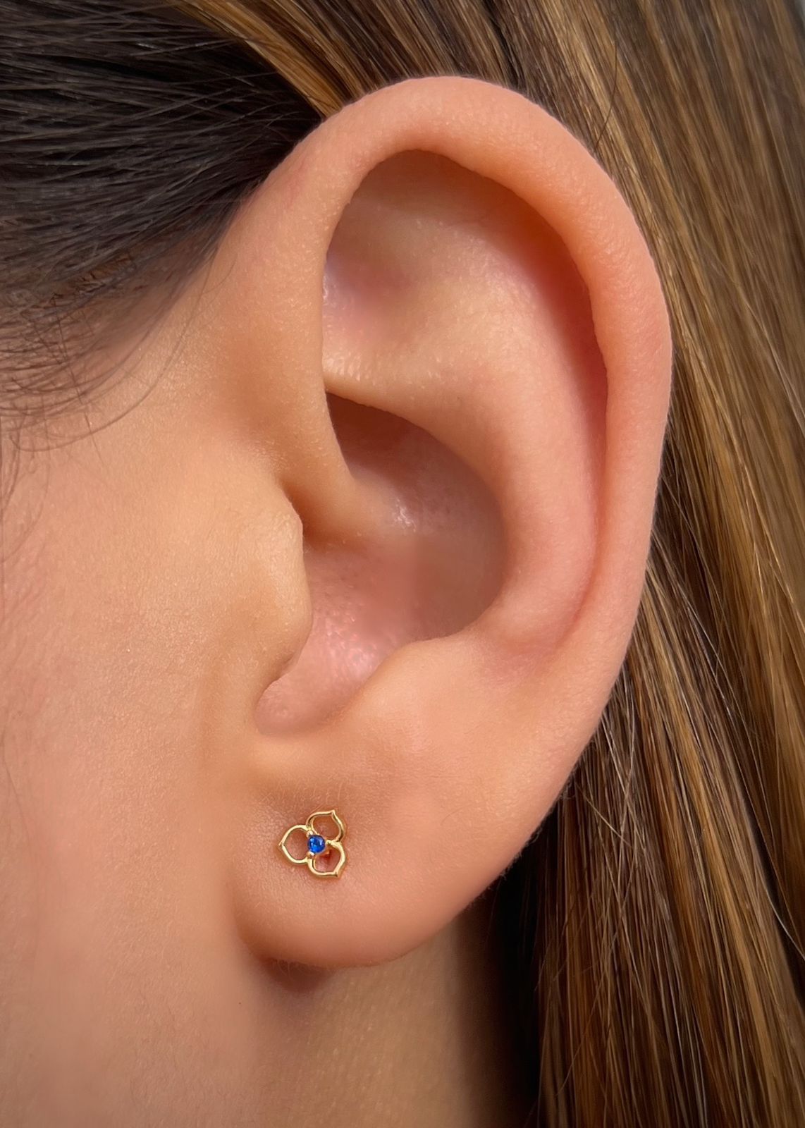 Topos flor con swarovski azul 0.55gr / Largo 0.5cm / Oro Amarillo Nac M
