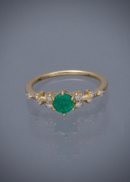 Solitario con 47pts de esmeralda y 14pts de diamantes 2.6gr / TALLA 6 / Oro Amarillo (Joya) M