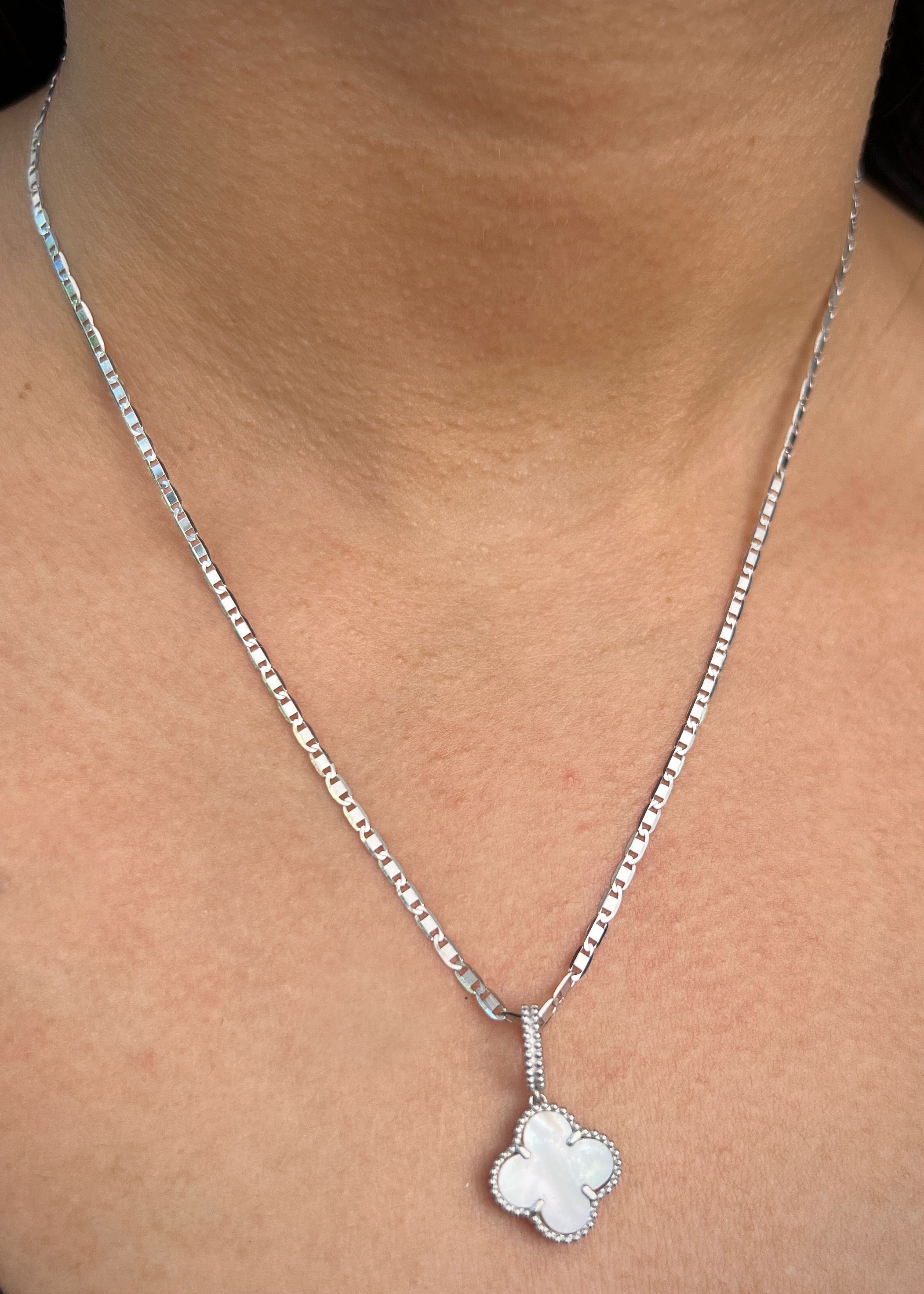 Set Cadena Plana Dije Lucky Blanco Diamantado 5.9gr / Largo 45cm / Oro Blanco B
