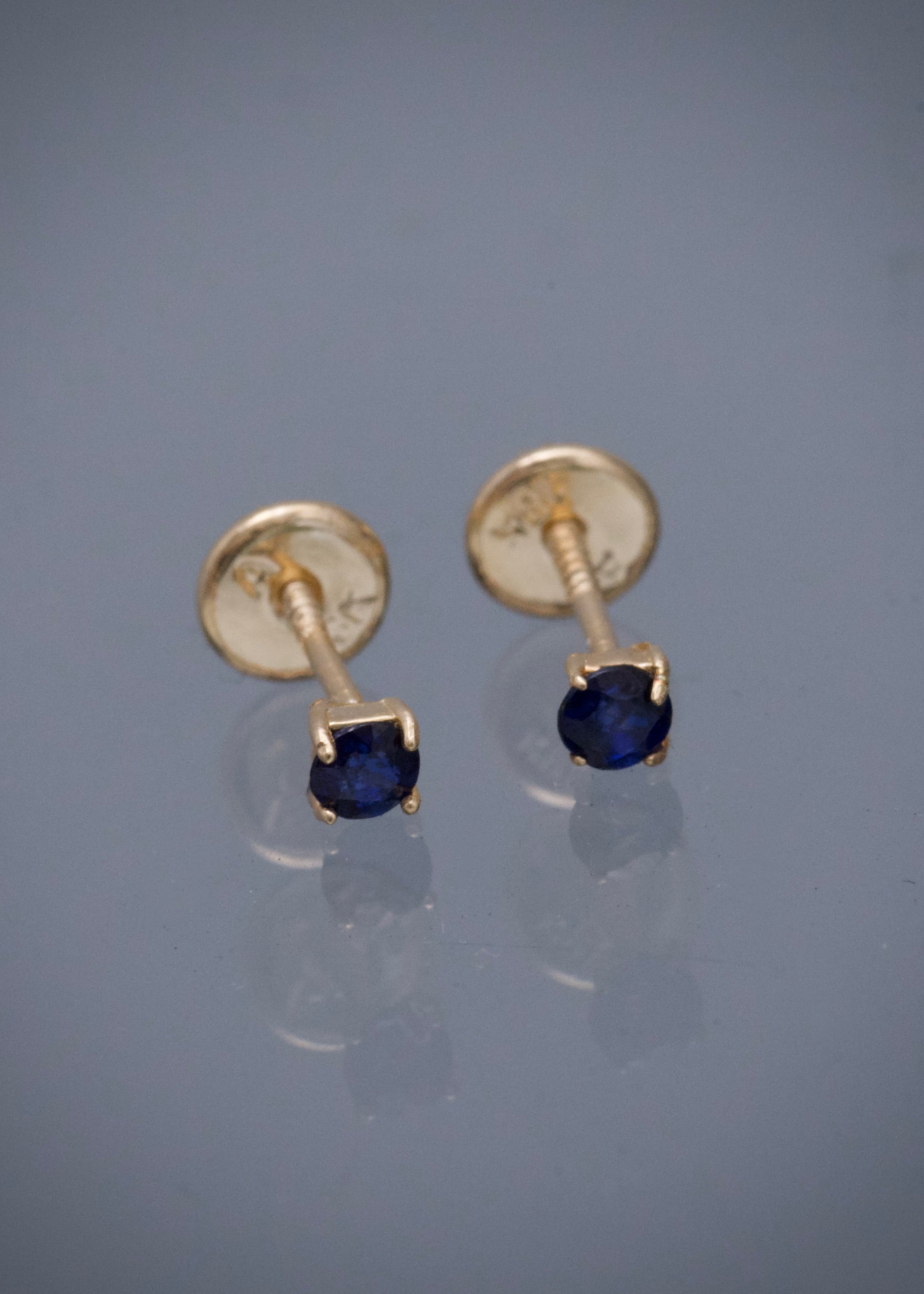 Topos con 32pts de zafiro 0.6gr / Largo 0.3cm / Oro Amarillo Nac (Joya) M