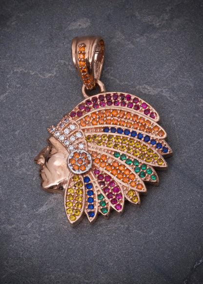 Dije indio con swarovski multicolor 6.45gr / Largo 3.2cm / Oro Rosado Nac M