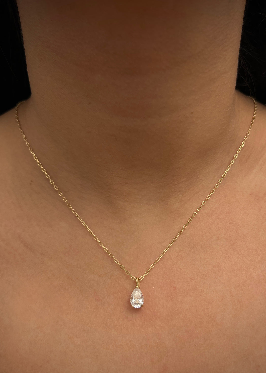 Dije con 131pts de moissanita 1.15gr / Largo 1.3cm — Oro Amarillo