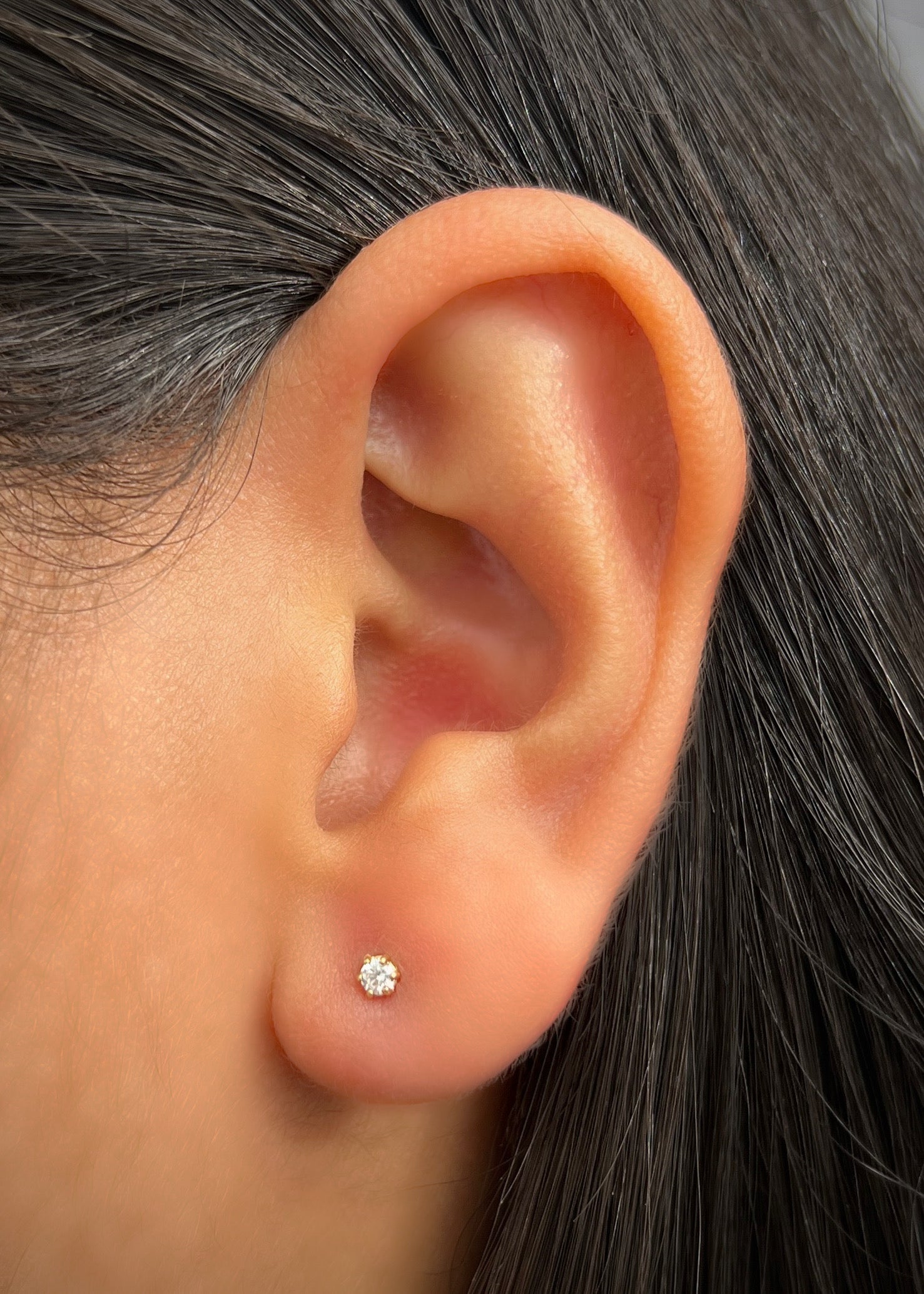 Topos con 11pts de diamante 0.5gr / Largo 0.27cm / Oro Amarillo (Joya) B