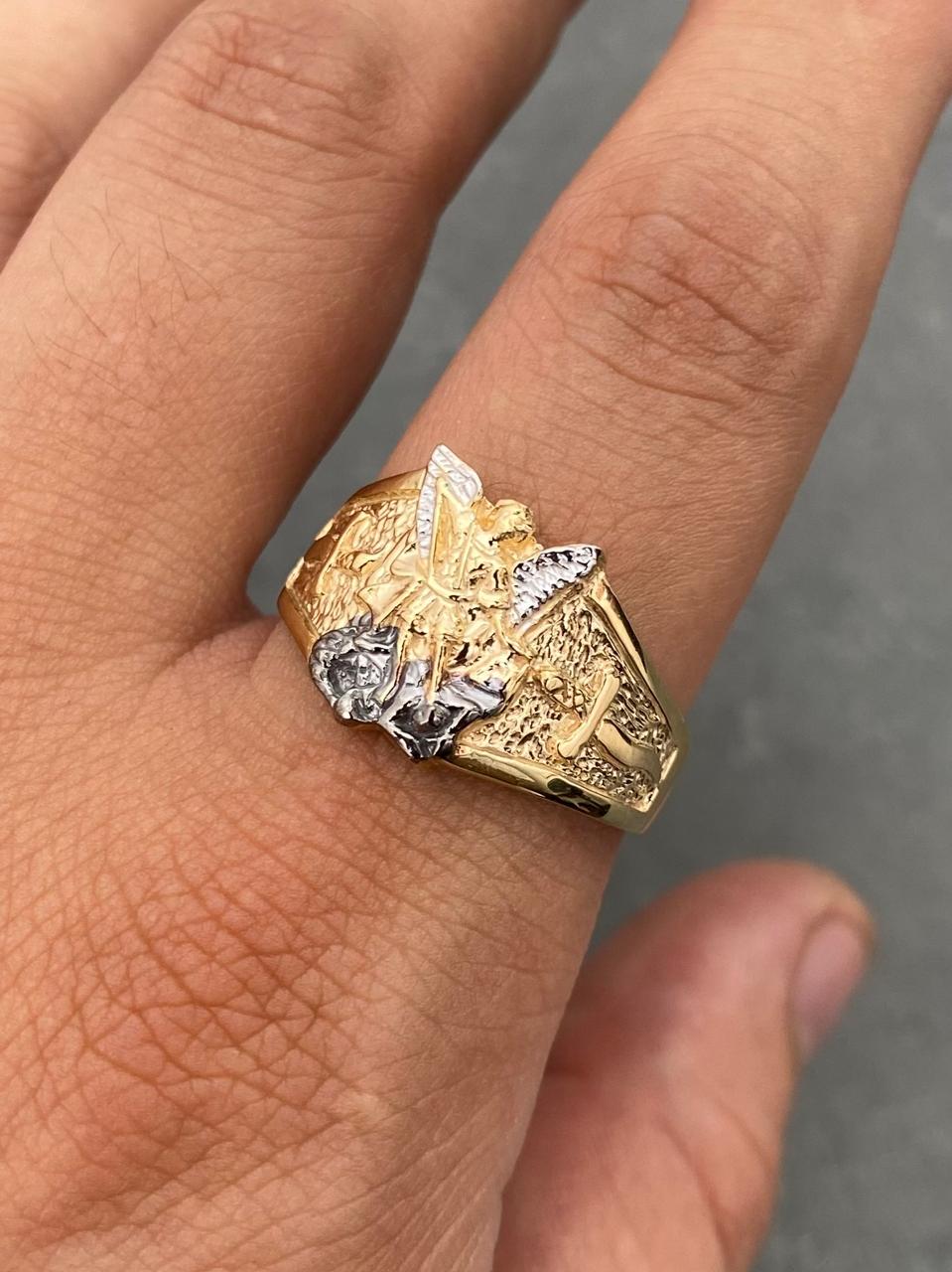 Anillo Arcangel san miguel 5.05gr / Talla 11 1/4 — Oro Amarillo