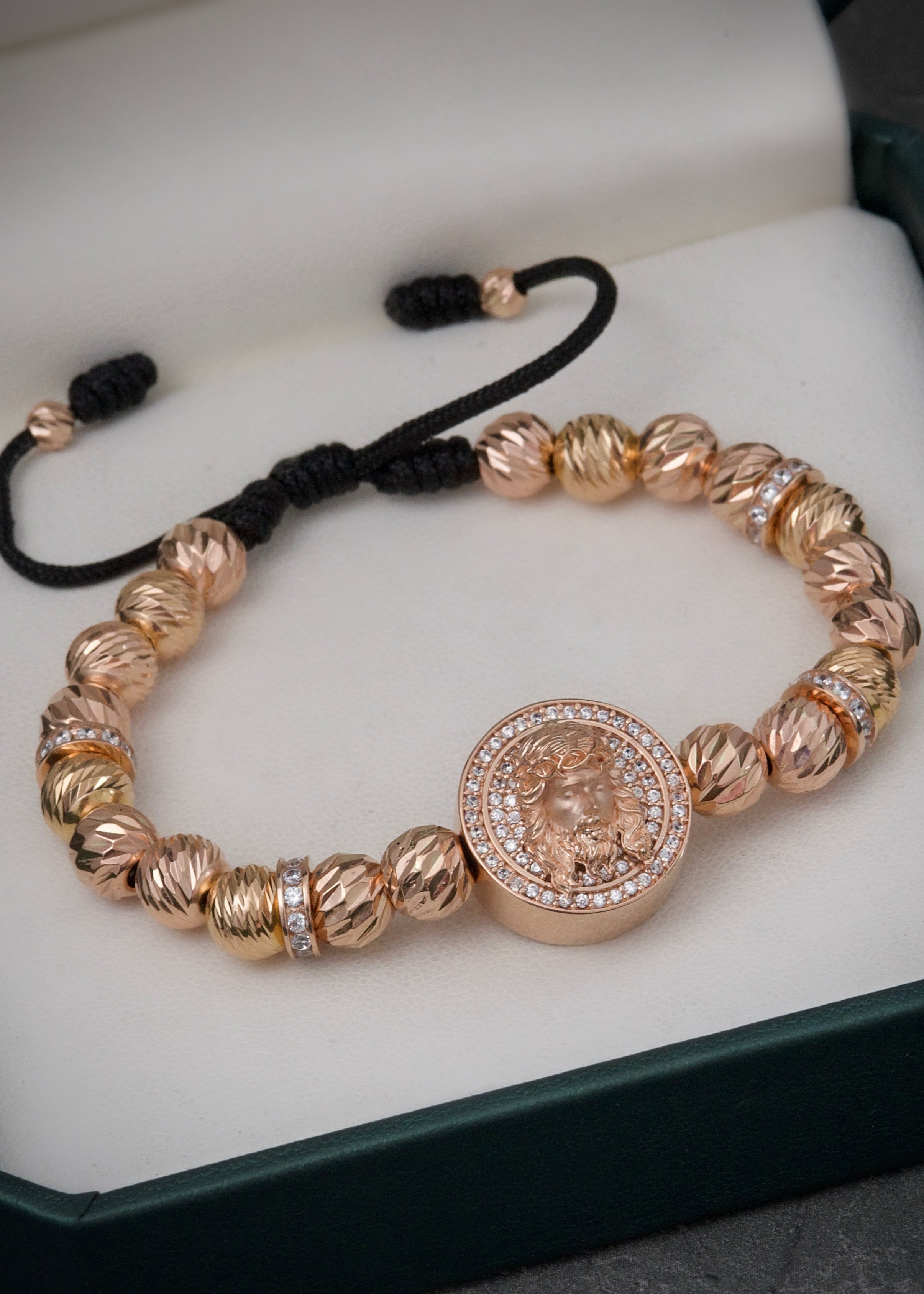 Pulsera en hilo negro con herraje de cristo 17.15gr / Oro Rosado (Joya) M