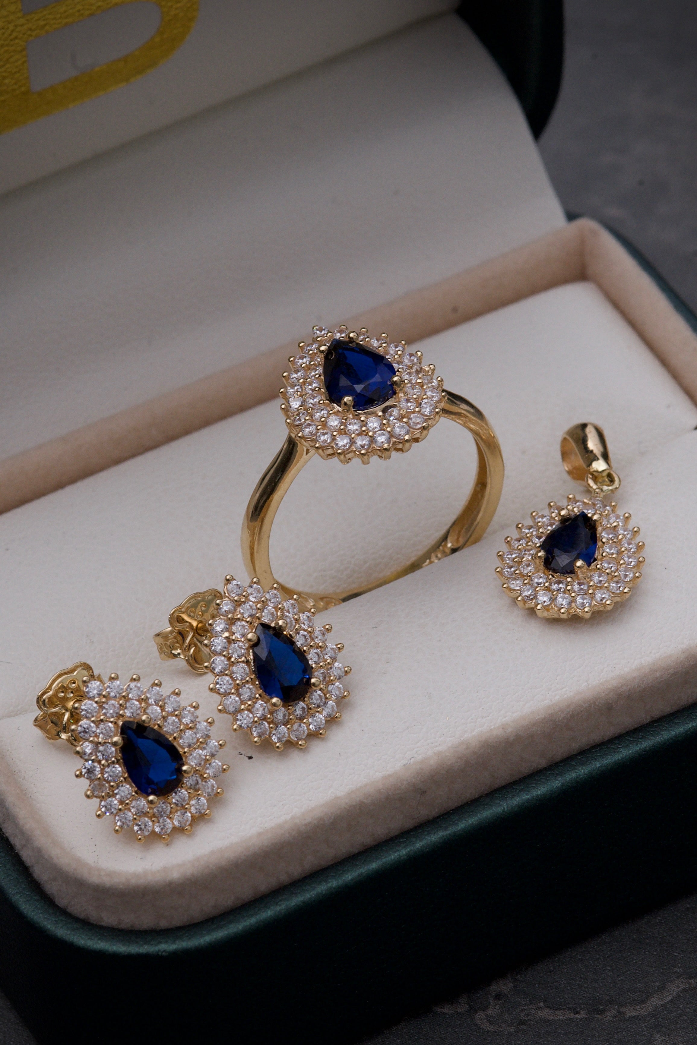 Dije lagrima con swarovski azul oscuro y blanco 1.8gr / Largo 2cm / Oro Amarillo Nac P