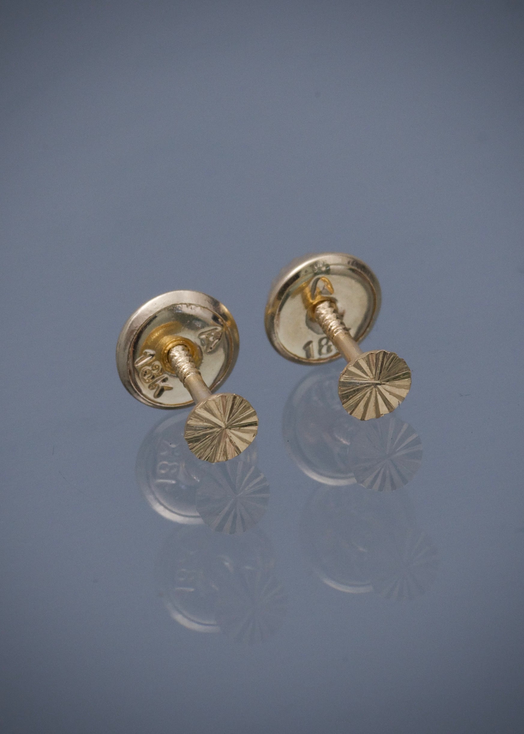 Topos Circulo Diamantado 0.45gr / Largo 0.4cm / Oro Amarillo Nac M