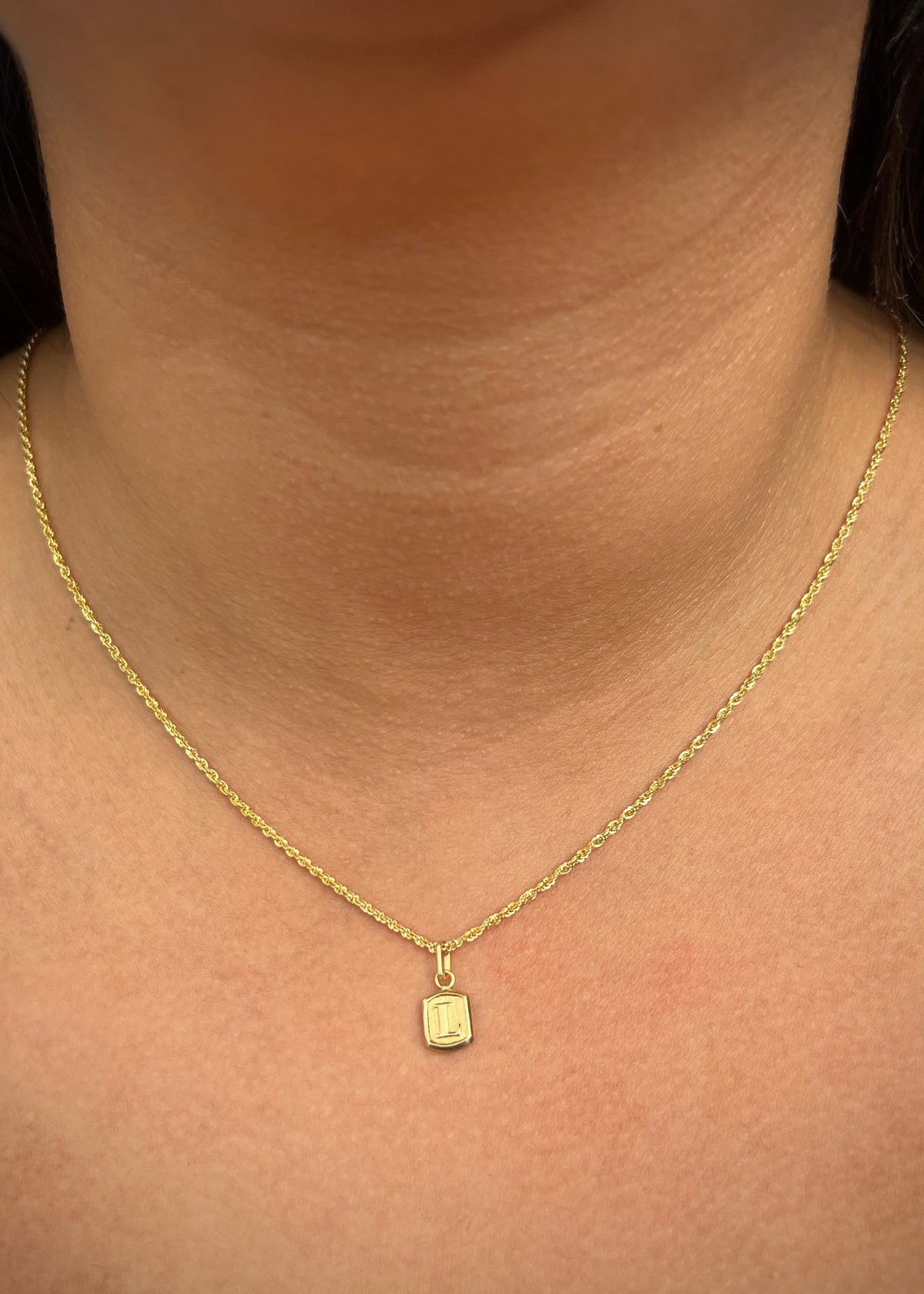 Dije Letra L 0.35gr / 1.5cm / 6.9mm — Oro Amarillo