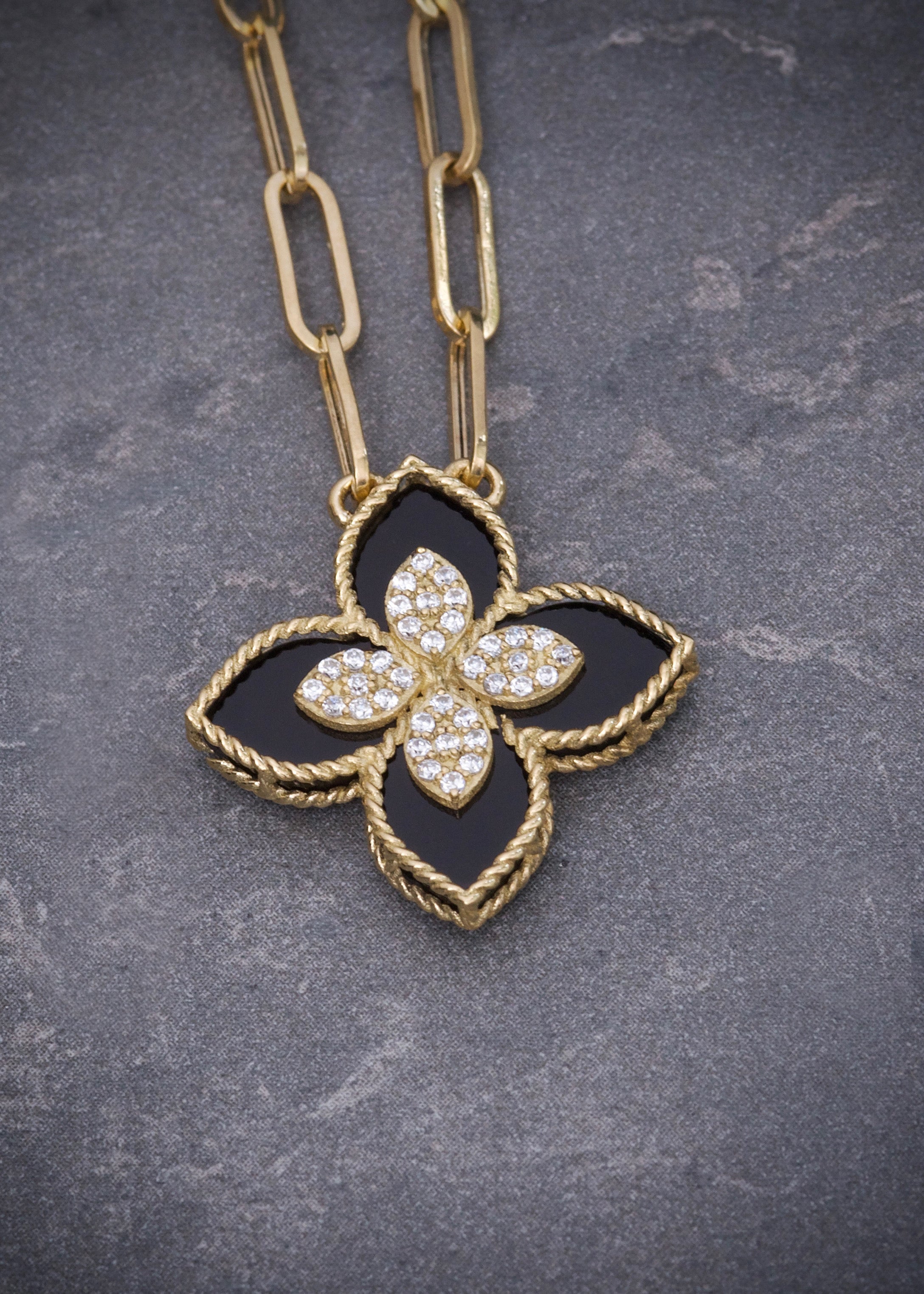 Cadena lucky clover piedra negra 5.7gr / Largo 50cm / Oro Amarillo italy cte B
