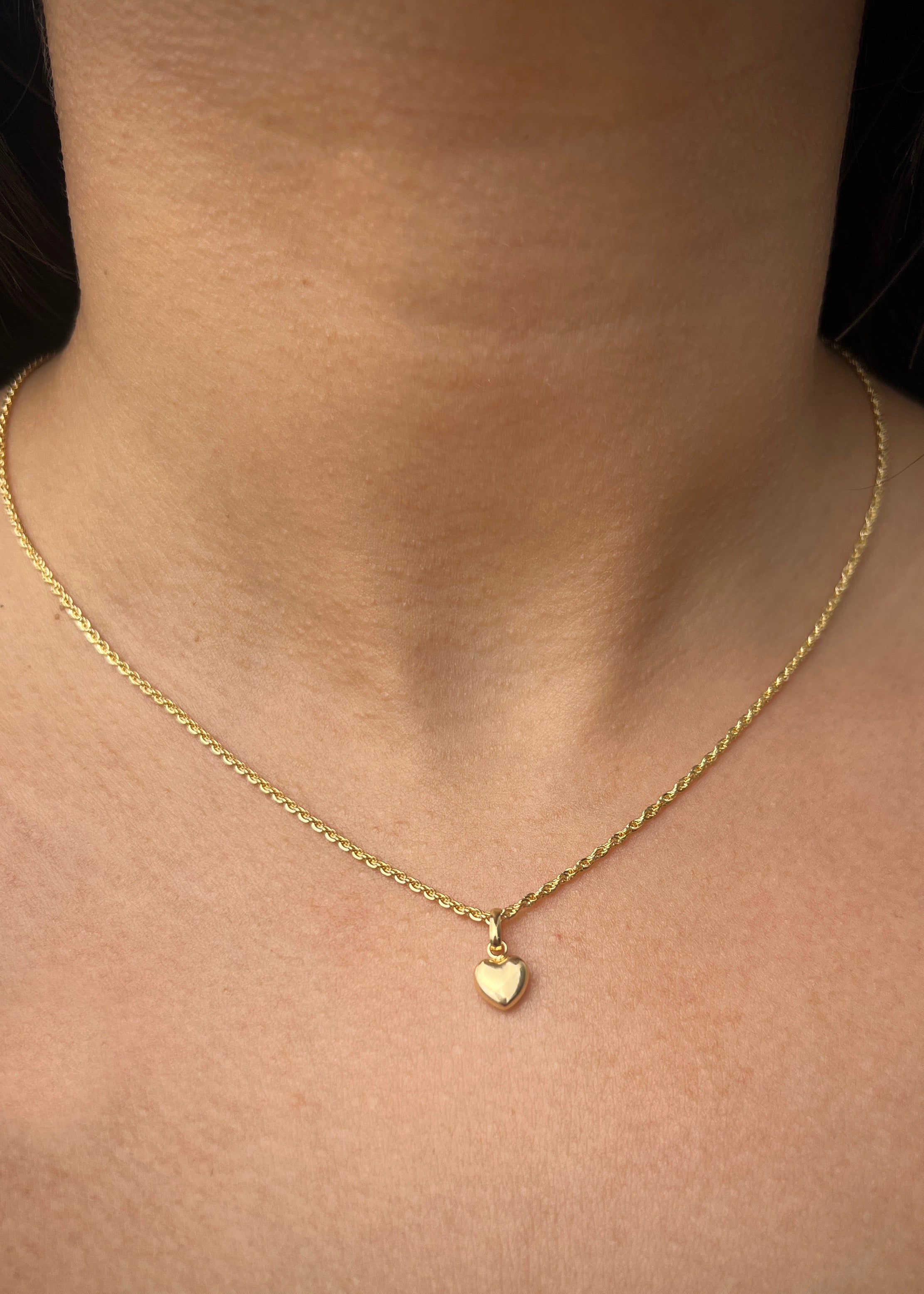 Dije  corazon liso 0.3gr /Largo 1.3cm / Oro Amarillo Nac B
