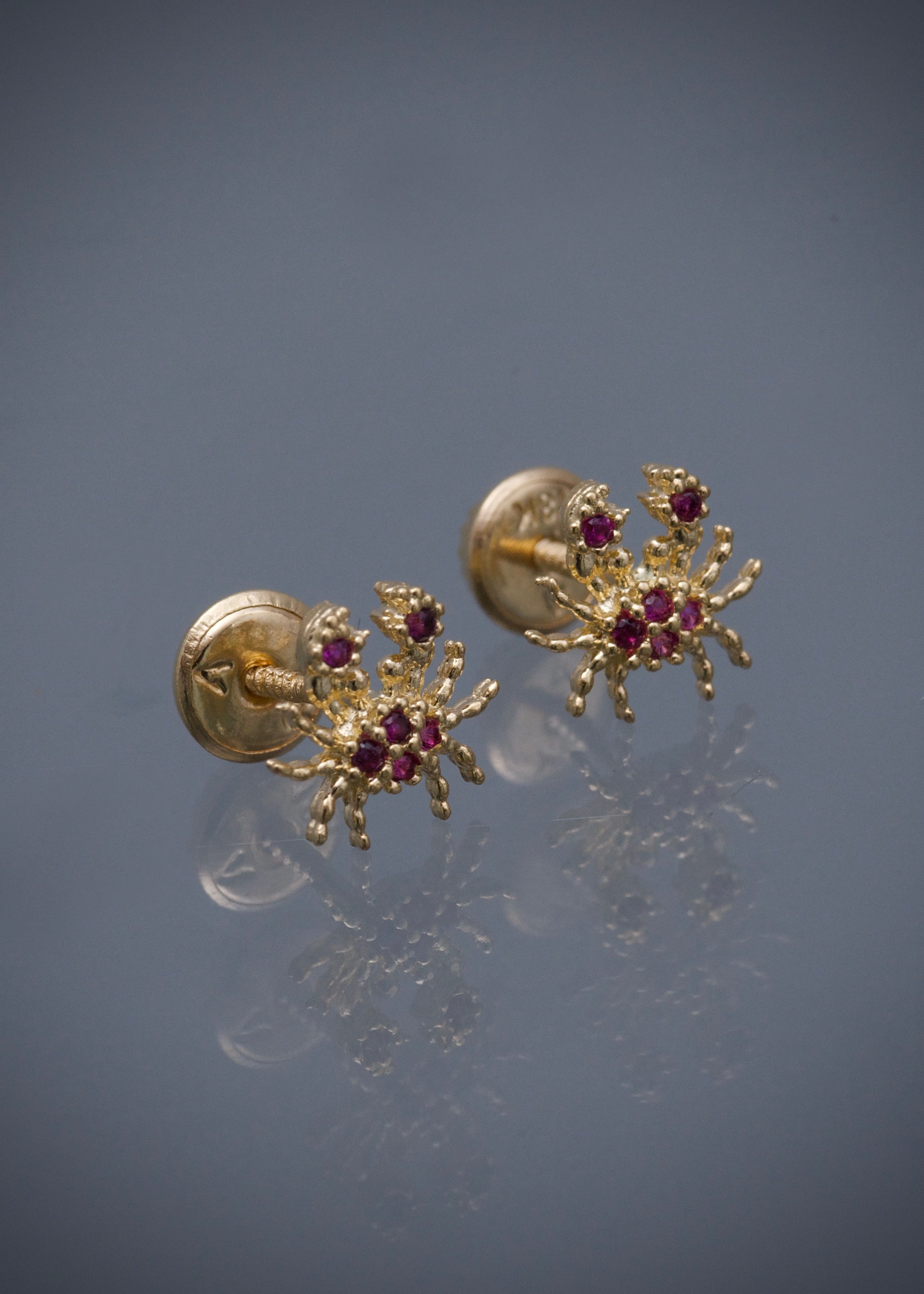 Topos cangrejo con swarovski fucsia 1gr / Largo 0.8cm / Oro Amarillo Nac M