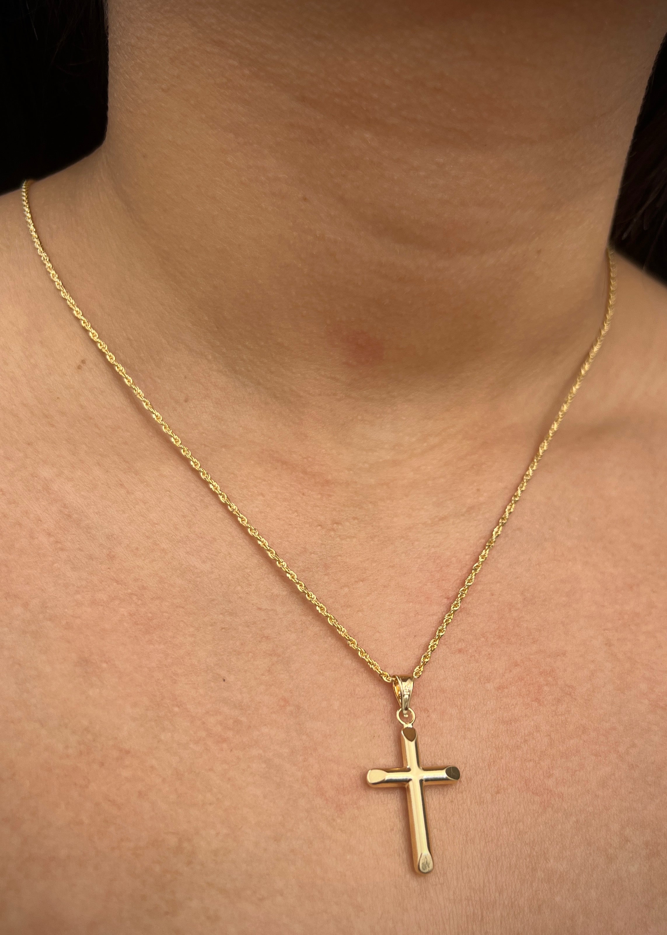 Dije cruz lisa 1.05gr / Largo 3.2cm — Oro Amarillo