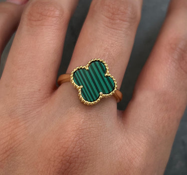 Anillo lucky clover piedra verde 4.05gr / Talla: 7 / Oro Amarillo Nac M