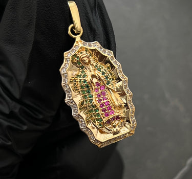 Dije VIRGEN DE Guadalupe Con Swarovski Blanco . verde y Fucsia 4gr / Largo 3.5cm / Oro Amarillo Nac B