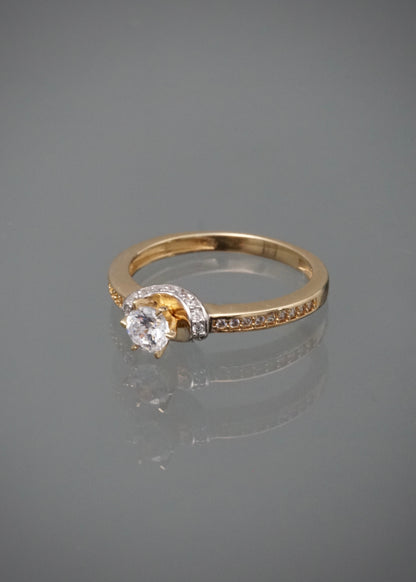 Solitario con swarovski blanco 3.3gr / Talla 7 / Oro Amarillo Nac B