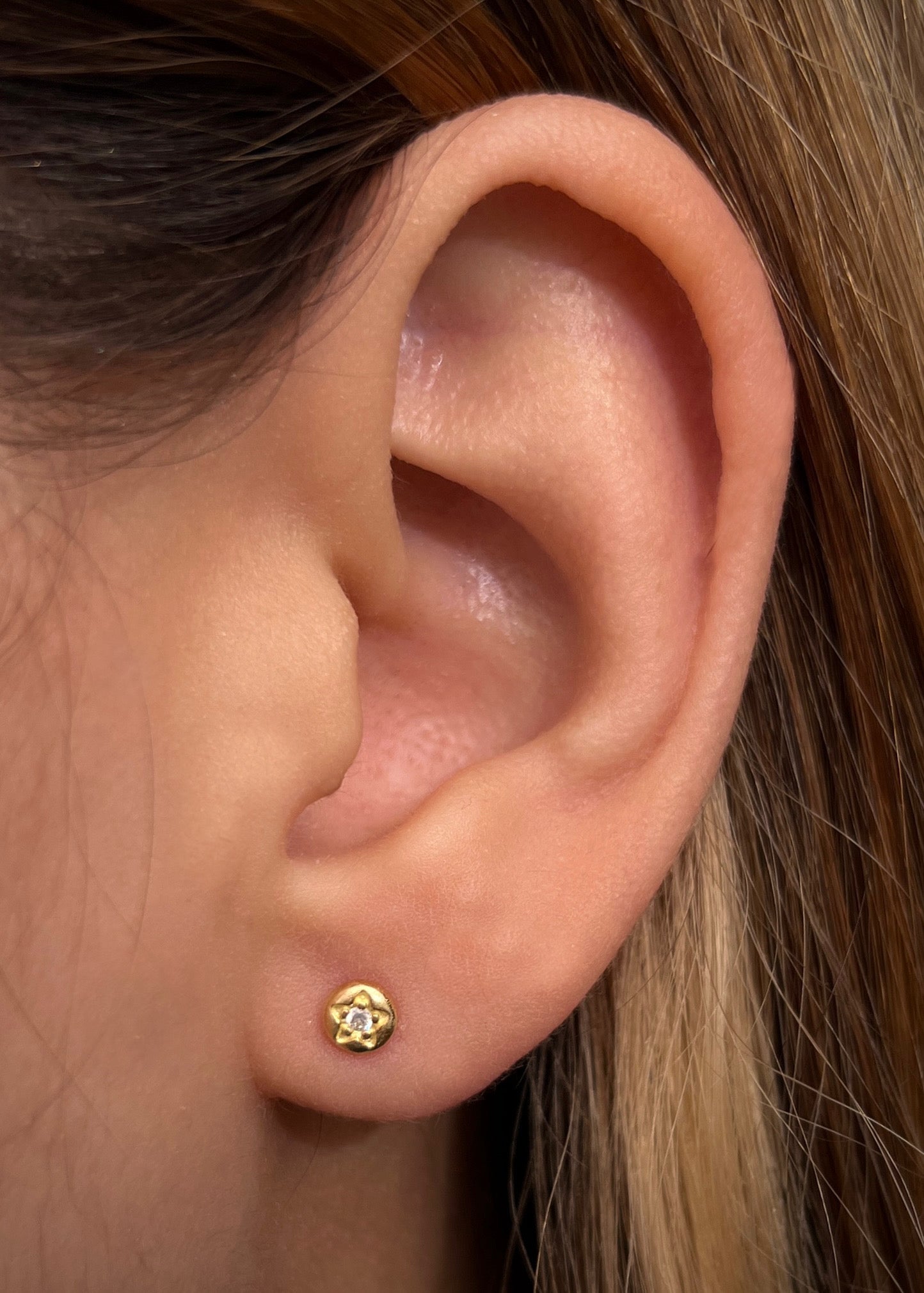 Topos estrella con swarovski blanco 0.9gr / Largo 0.45cm / Oro Amarillo Nac M