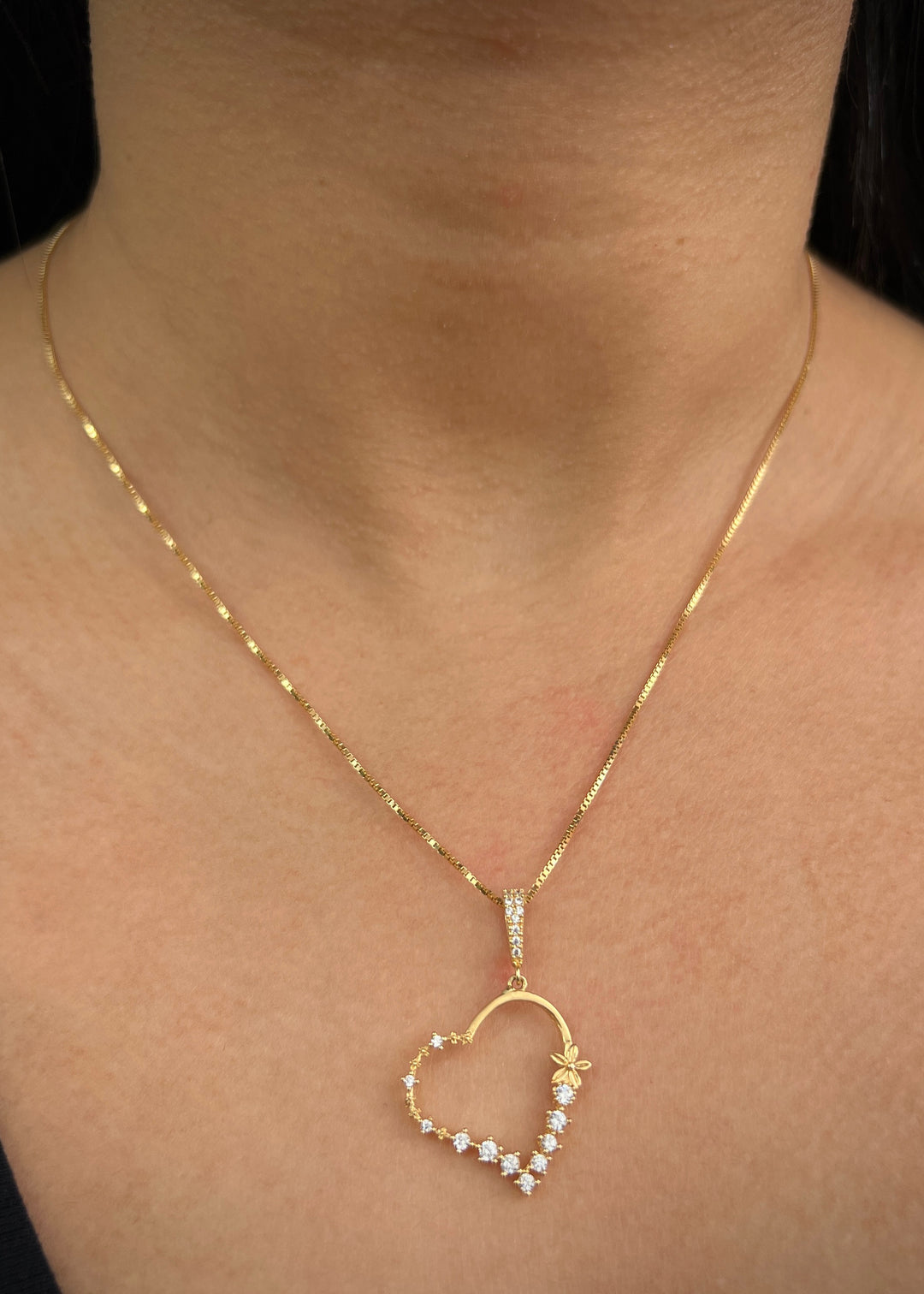 Dije corazon con swarovski blanco 2gr / Largo 3.3cm — Oro Amarillo