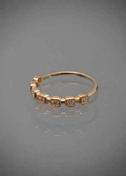 Anillo con swarovski blanco 1.55gr / Talla 6 3/4 / Oro Amarillo Nac M