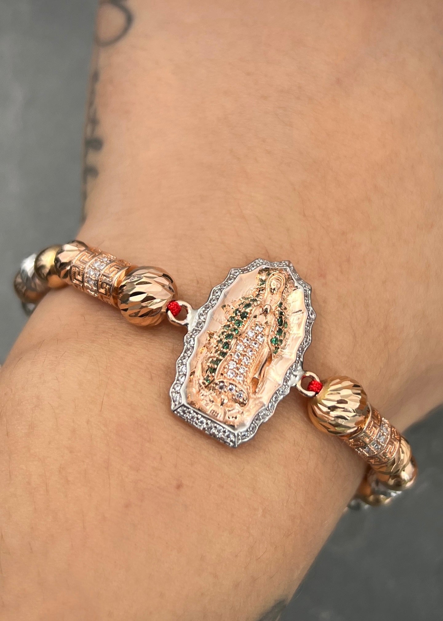 Pulsera en hilo rojo con herraje virgen de guadalupe 8.65gr / Dos Oros (Joya) M