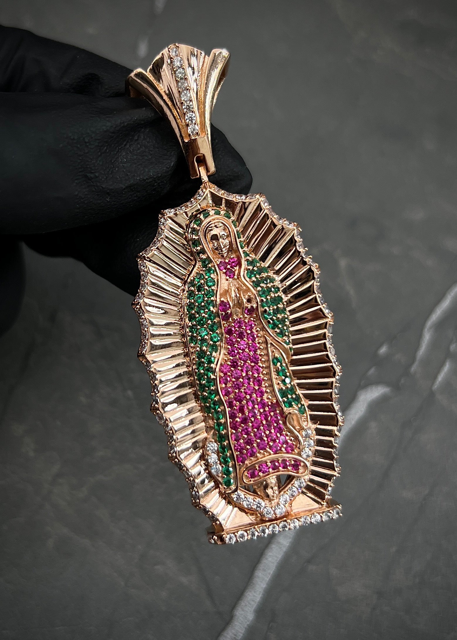 Dije virgen de guadalupe con swarovski multicolor 28gr / Largo 6.5cm / Oro Rosado Nac M