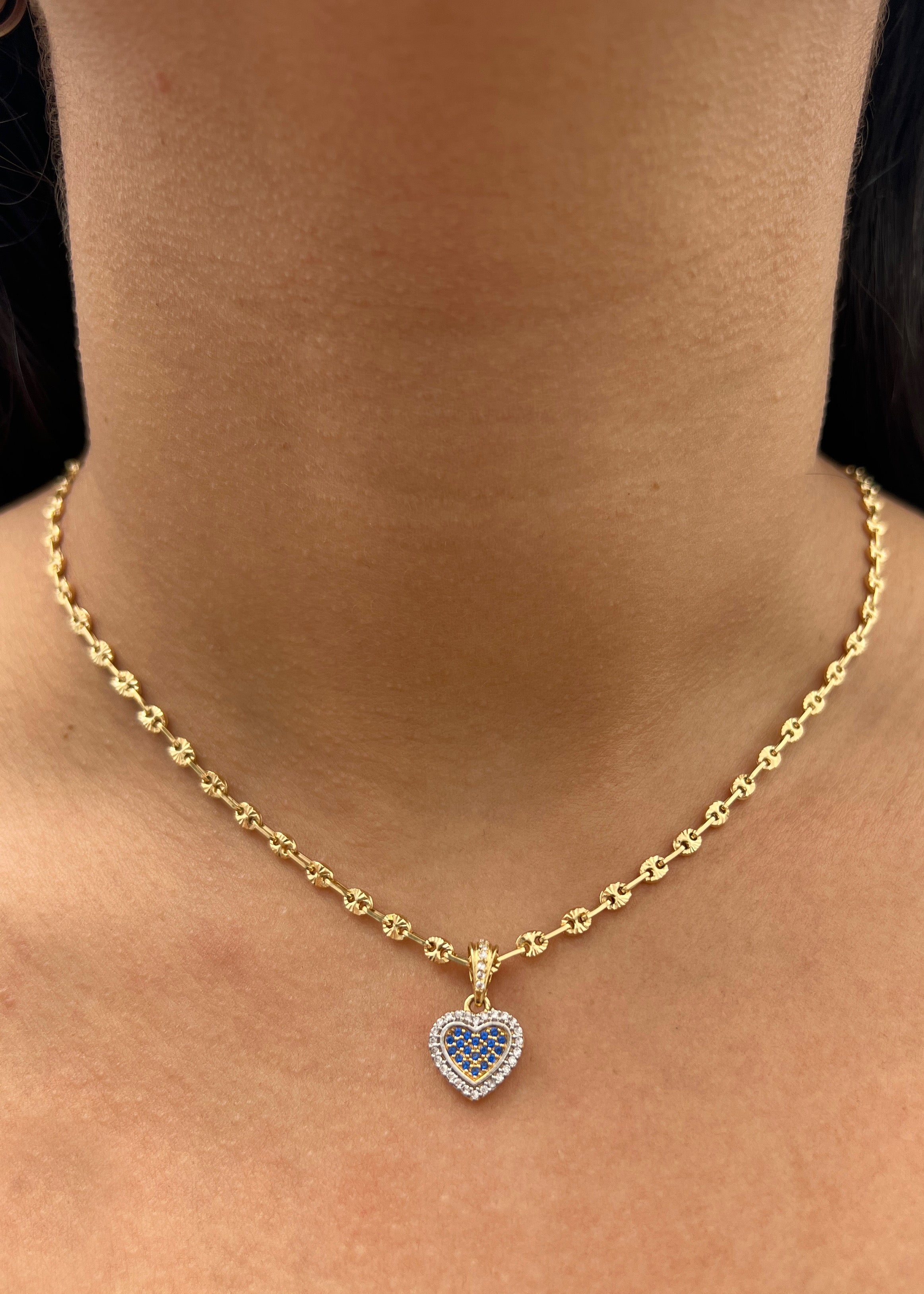 Dije corazon con swarovski blanco y azul  1.6gr / Largo 1.8cm / Oro Amarillo Nac B