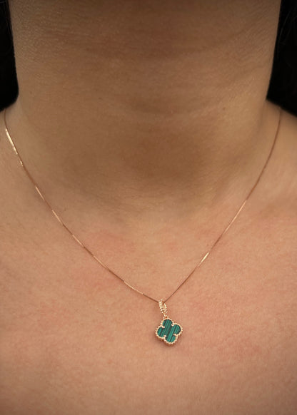 Dije lucky clover piedra verde 0.8gr / Largo 1.6cm / Oro Rosado Nac B