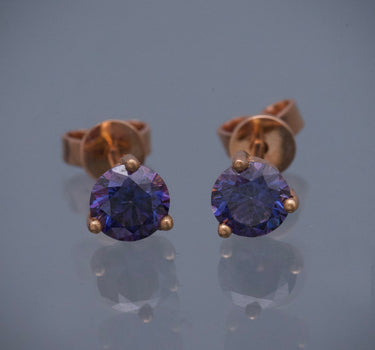 Topos con 90pts de moissanita morada 1.4gr / Largo 0.54cm / Oro Rosado (Joya) B
