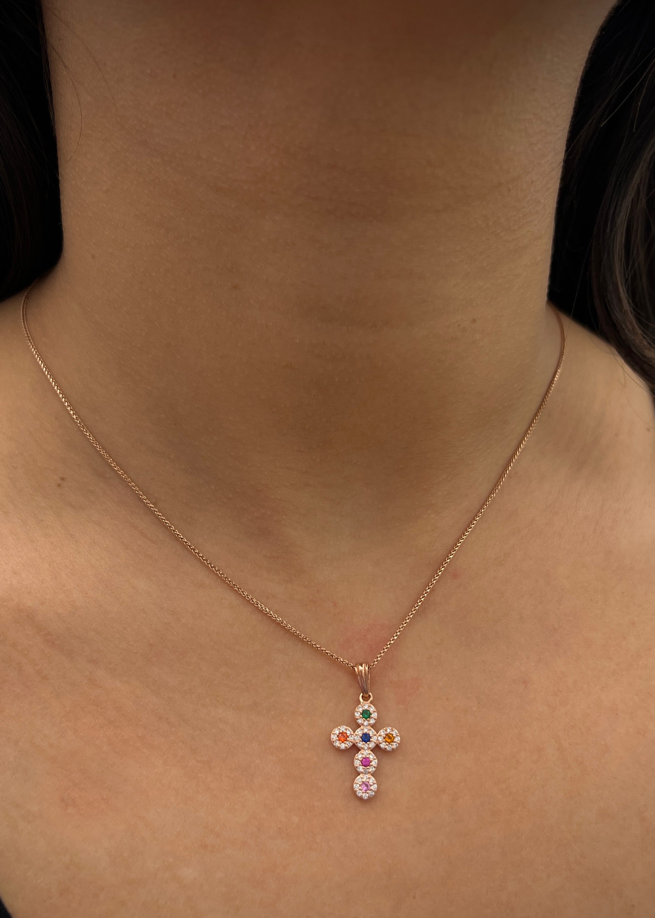 Dije cruz con swarovski multicolor 1.5gr / Largo 2.5cm / Oro Rosado Nac B
