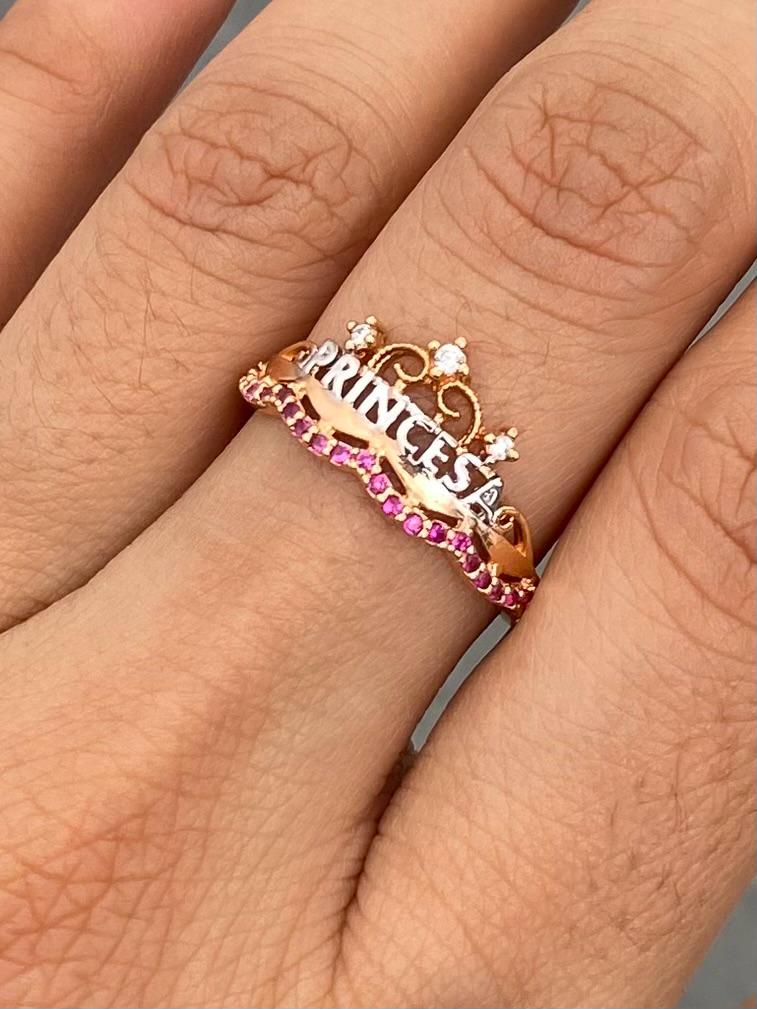 Anillo princesa con swarovski fucsia 2.25gr / Talla 7 — Oro Rosado