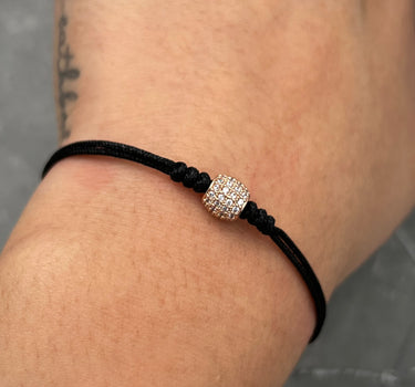 Pulsera en hilo negro con herraje 0.95gr / Oro Rosado (Joya) M