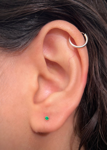 Topos circulo con swarovski verde 0.4gr / Largo 0.23cm / Oro Amarillo Nac B